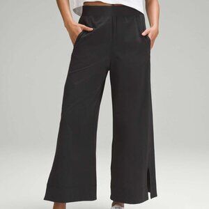 LULULEMON Stretch Woven Wide Leg High Rise Cropped Pants Black Size Large VEUC